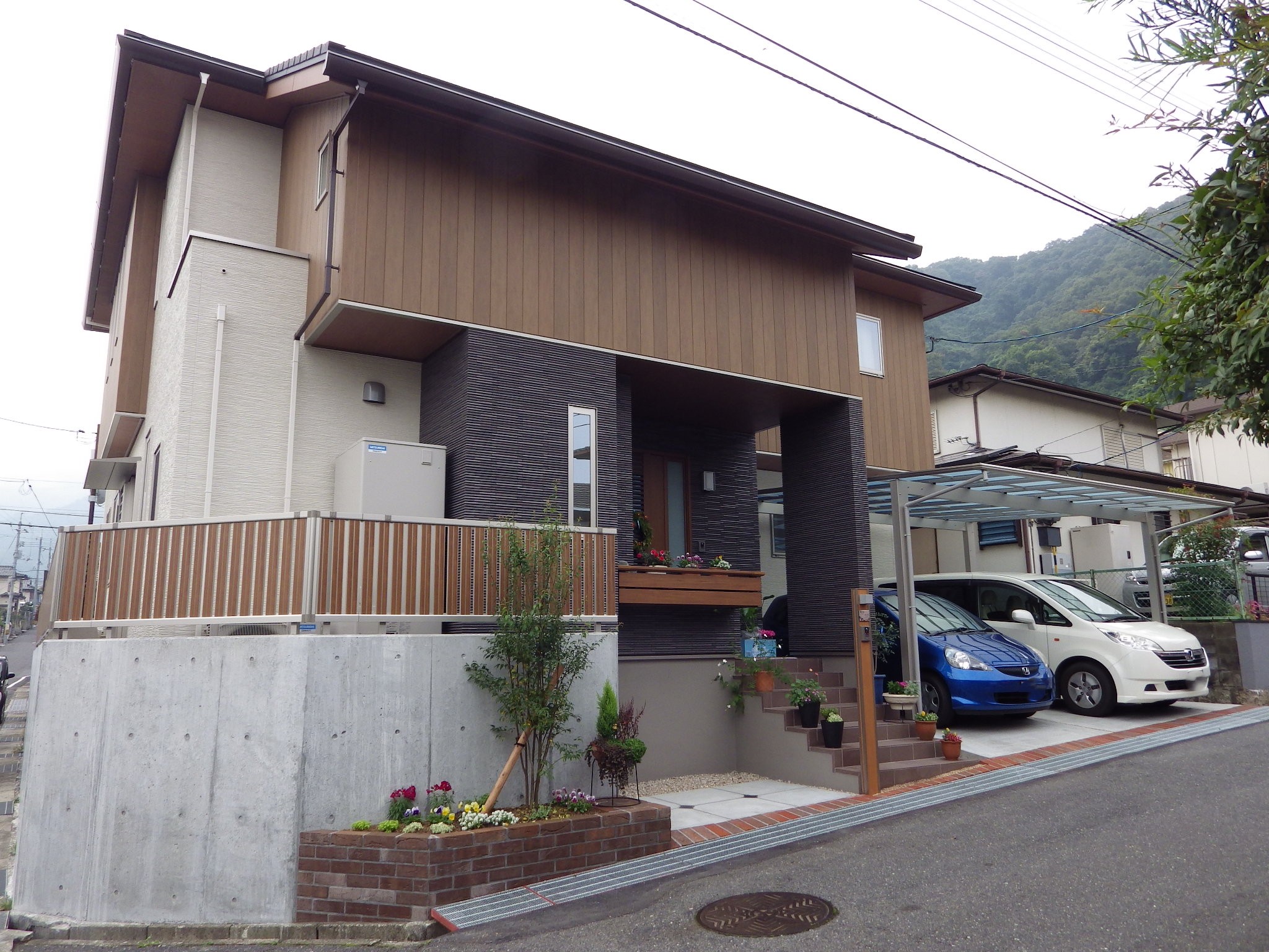 外構　エクステリア　カーポート　フェンス　レンガ　岡山市