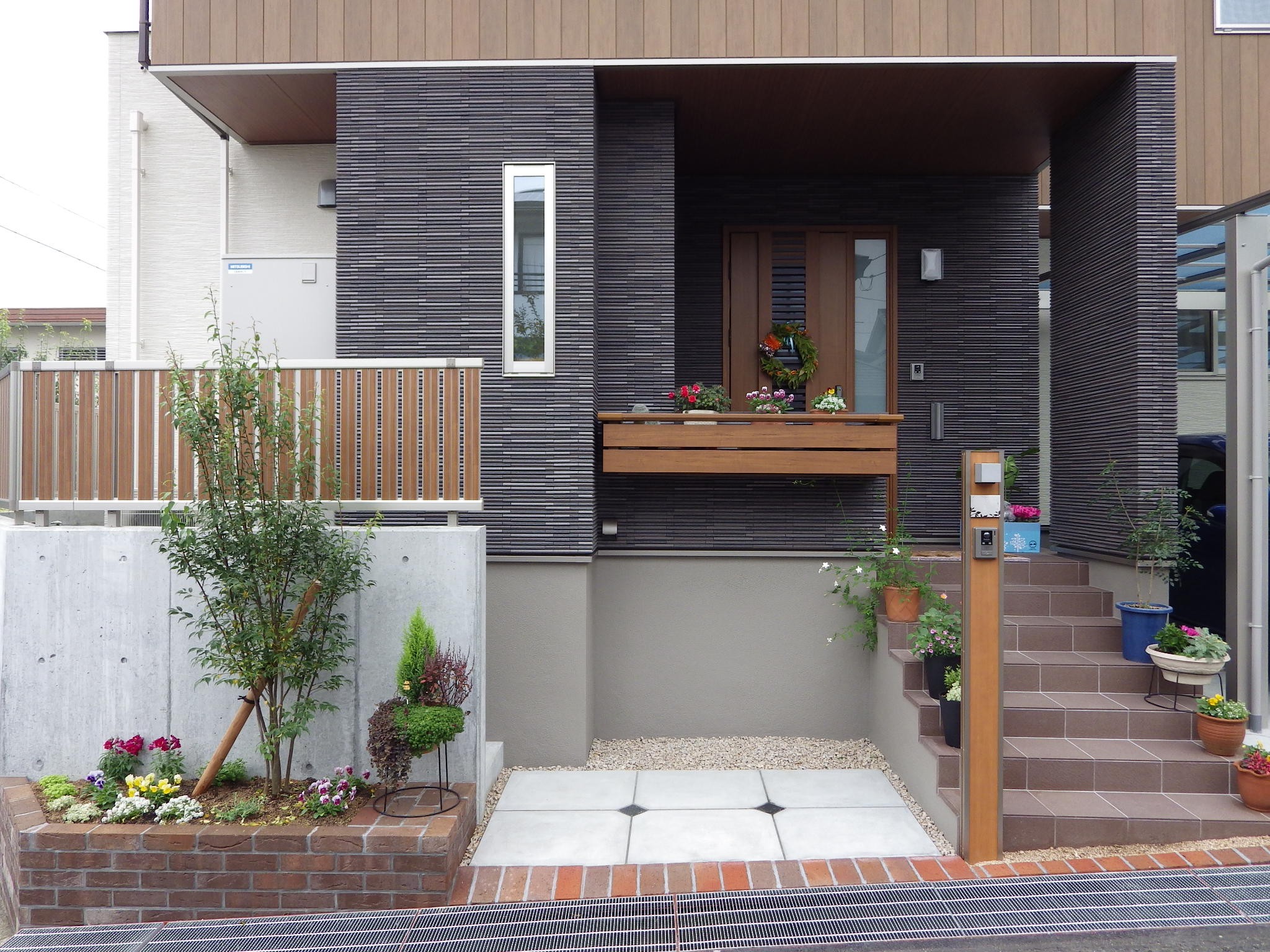 外構　エクステリア　カーポート　フェンス　レンガ　岡山市