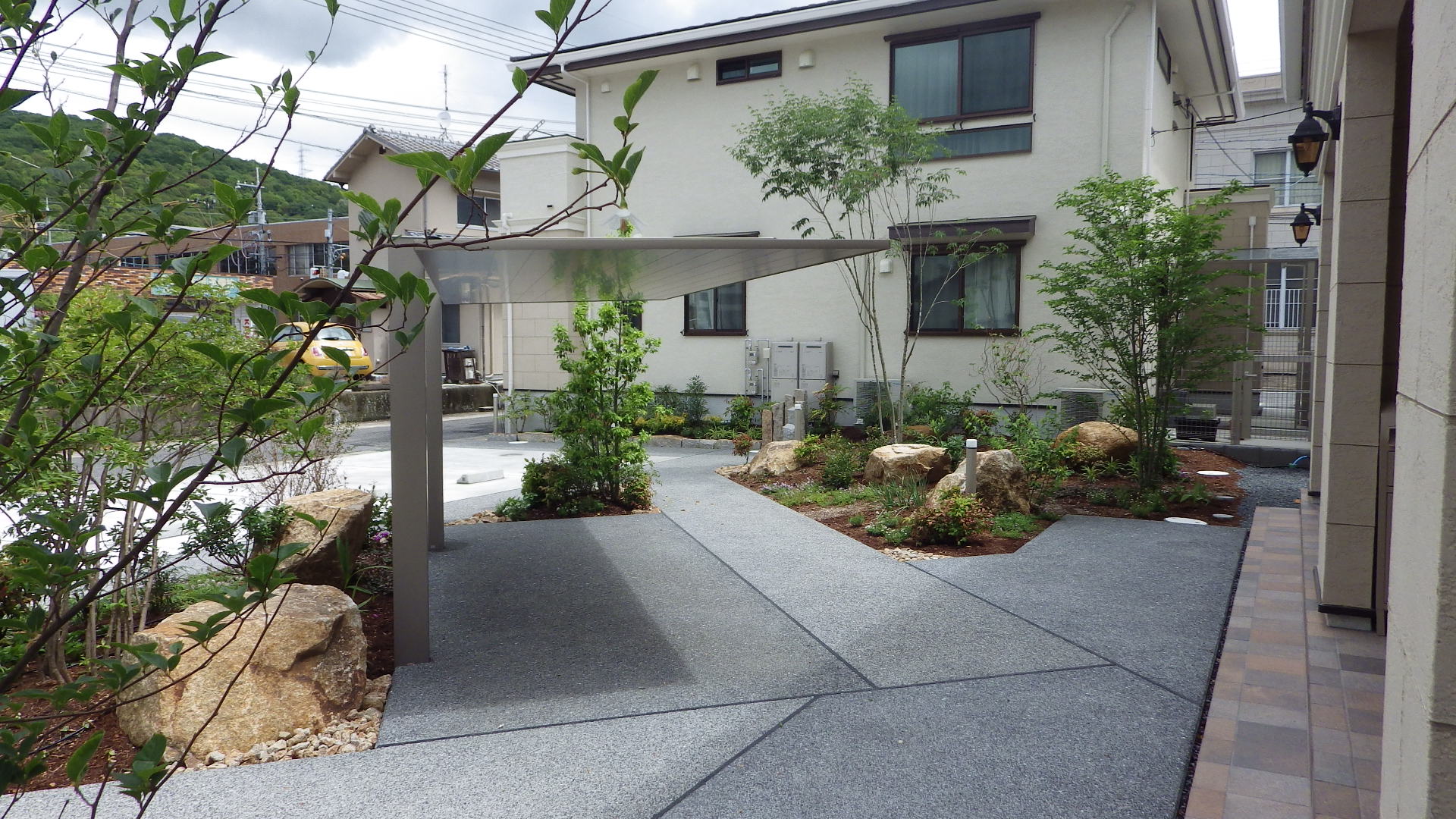 外構 　エクステリア　庭　集合住宅　三井ホーム　自然石　洗出し　植栽　岡山市