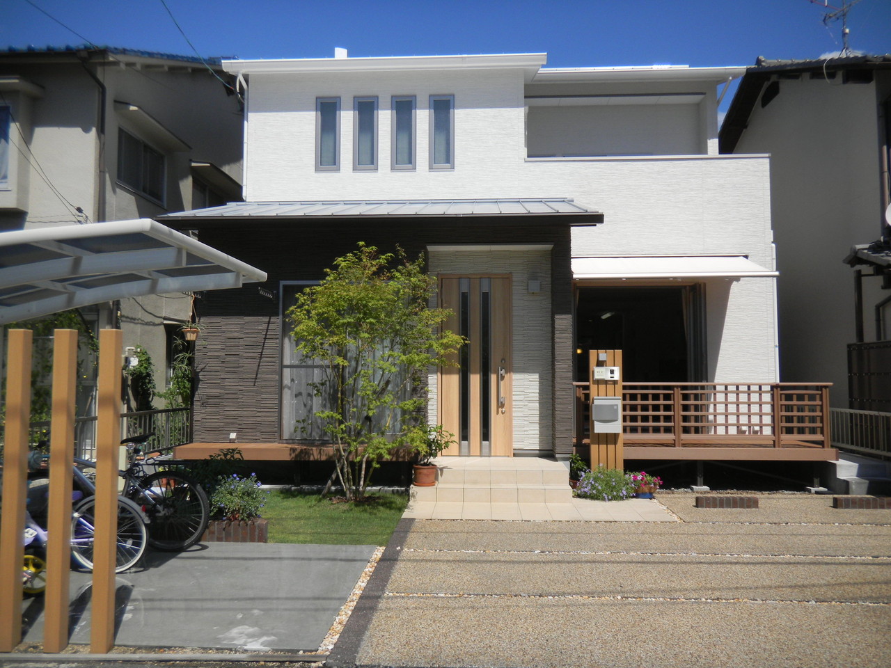 外構　エクステリア　庭　デッキ　レンガ　洗出し　タイル　岡山市