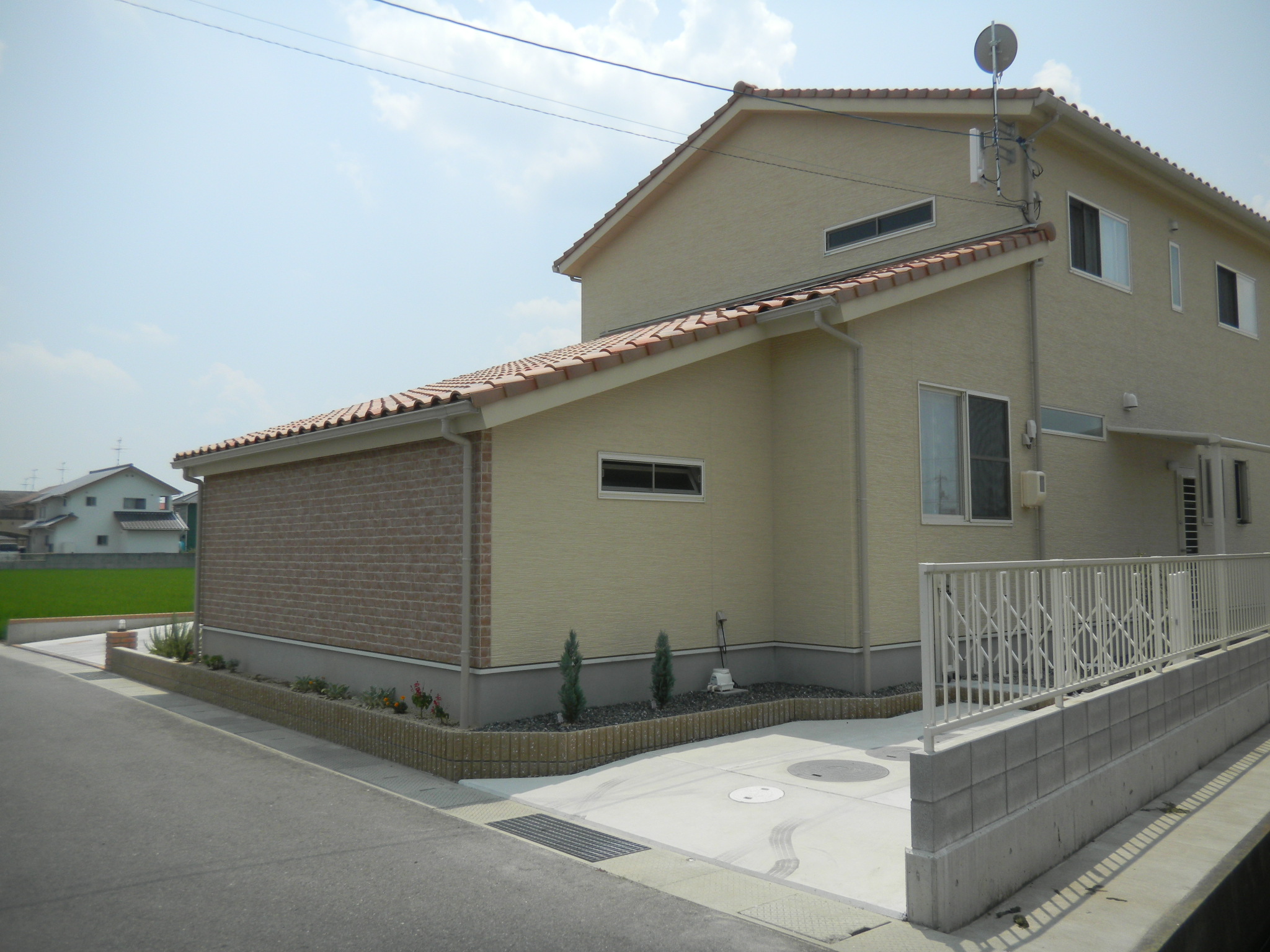 外構　エクステリア　カーポート　ブロック塀　レンガ　照明　岡山市