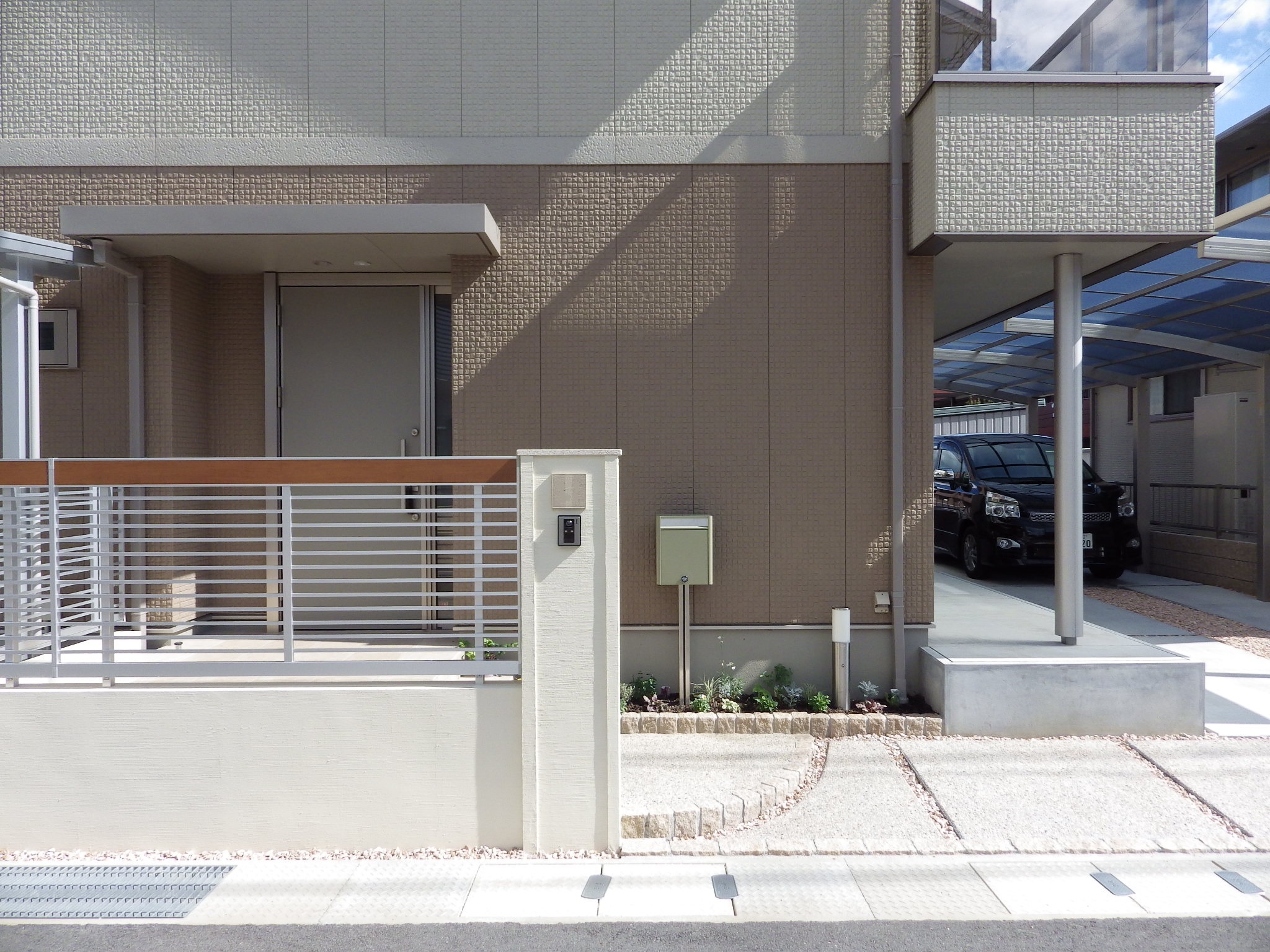 外構　エクステリア　カーポート　ブロック塀　フェンス　ピンコロ石　洗出し　岡山市