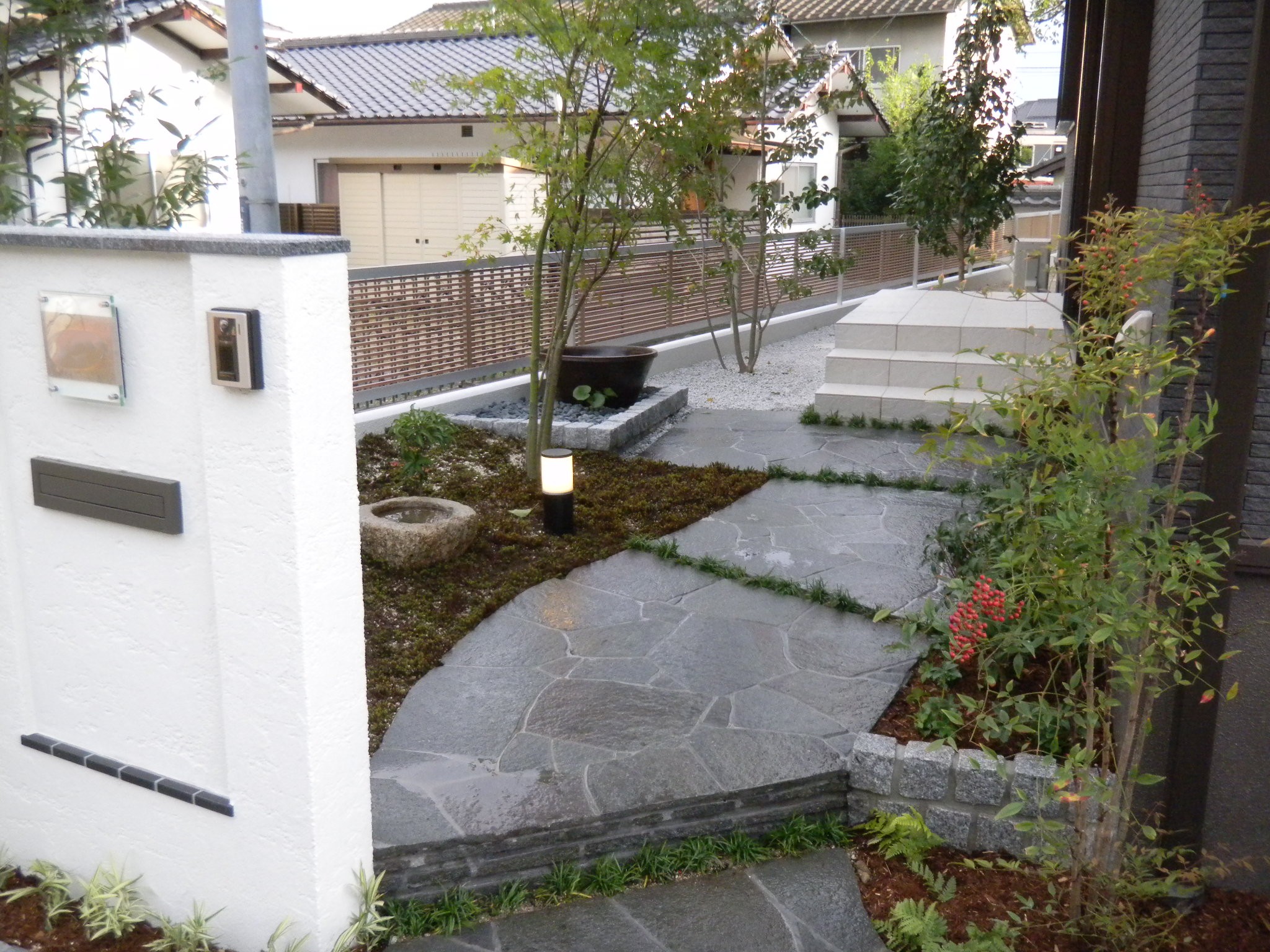 外構　エクステリア　和風庭　ブロック塀　フェンス　石張り　照明　岡山市