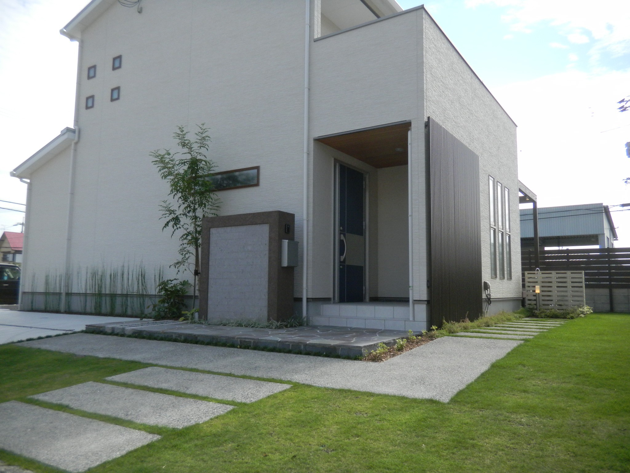 外構　エクステリア　庭　ブロック　石張り　照明　岡山市