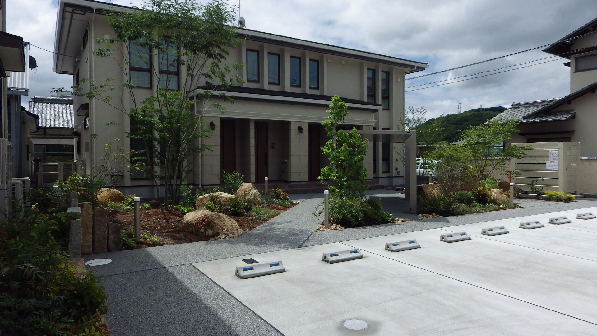外構 　エクステリア　庭　集合住宅　三井ホーム　自然石　洗出し　植栽　岡山市
