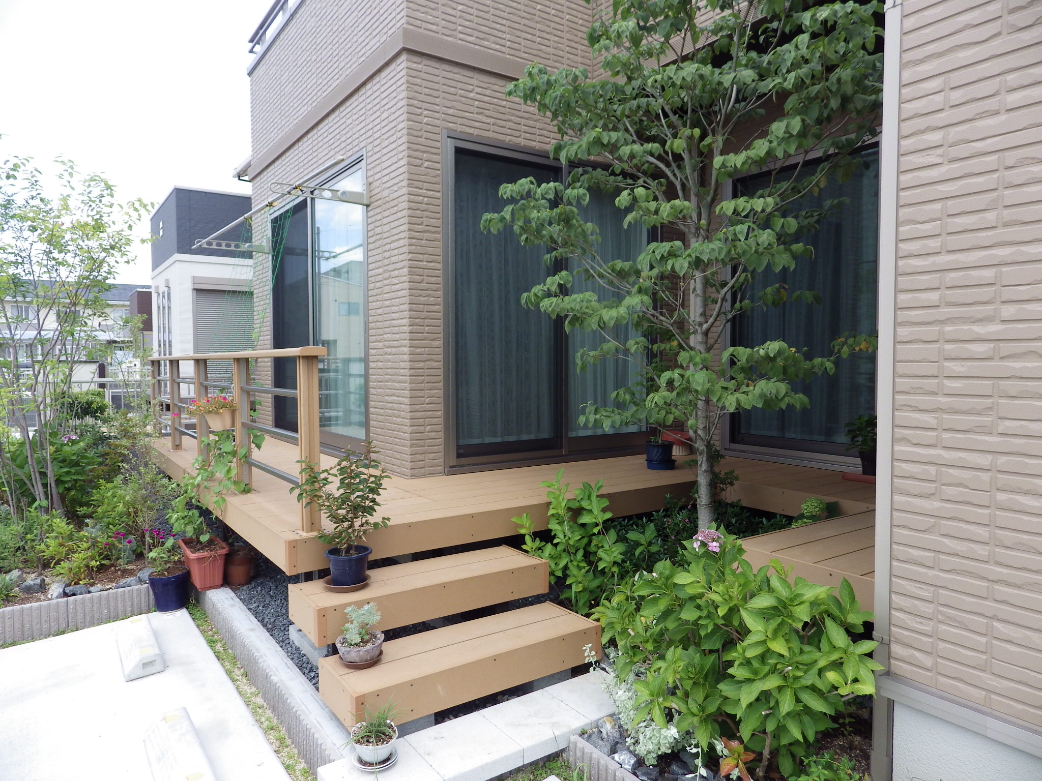 外構　エクステリア　庭　デッキ　瀬戸内市