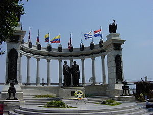 Hemiciclo de la Rotonda en Guayaquil, con el monumento a los Libertadores Bolívar y San Martín terminado en 1938.