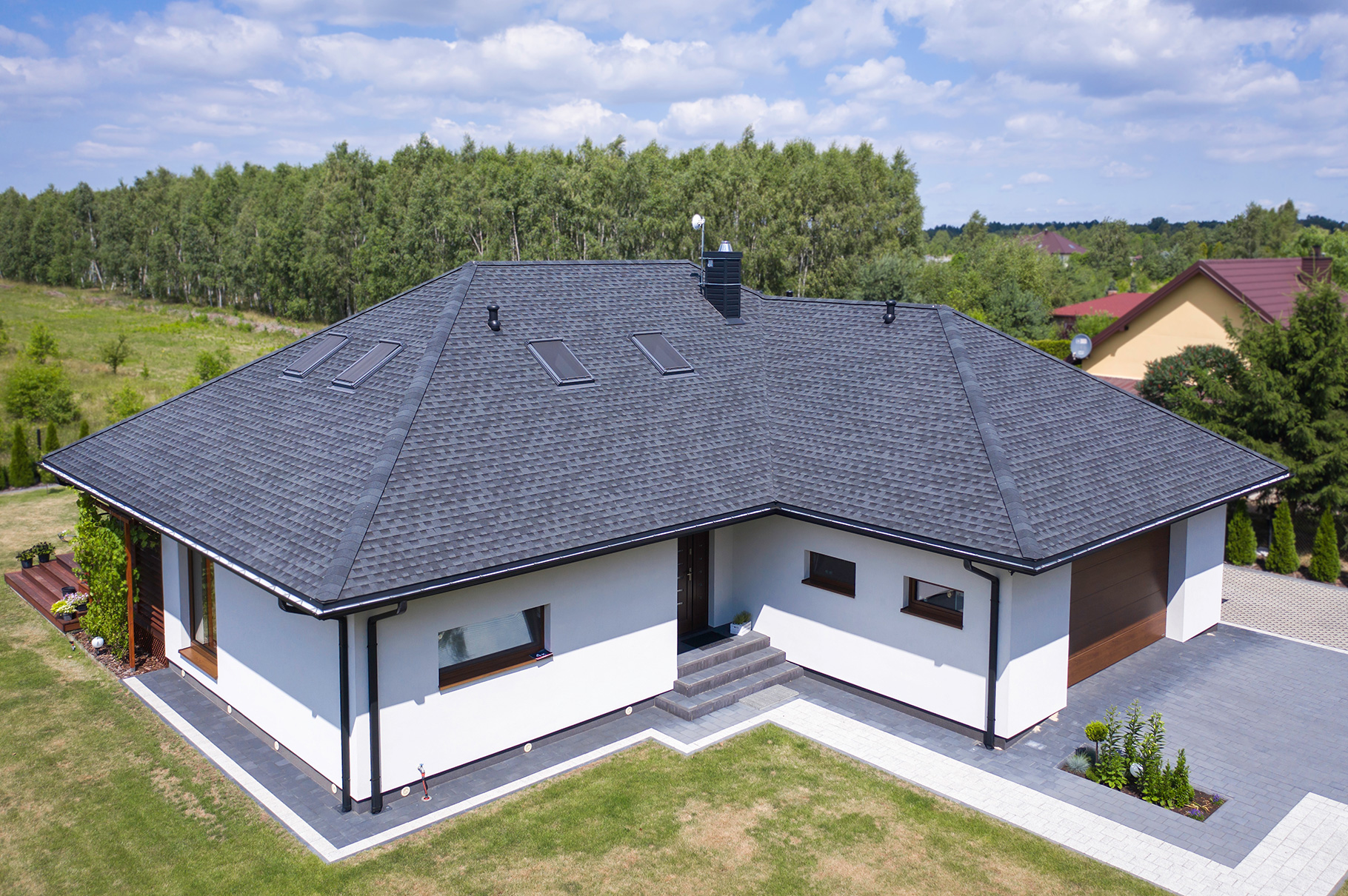 Ekspert od Gontów Bitumicznych: Nowoczesny Dach w Bełchatowie