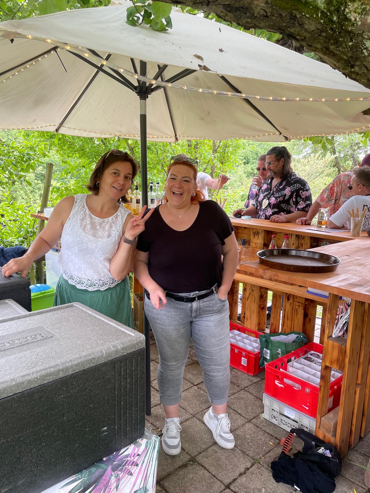 Unsere Bar Damen