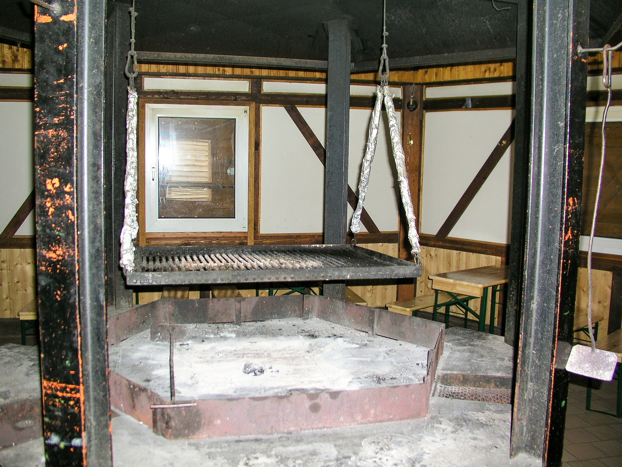 St. Florians-Hütte fest eingebauter Grill