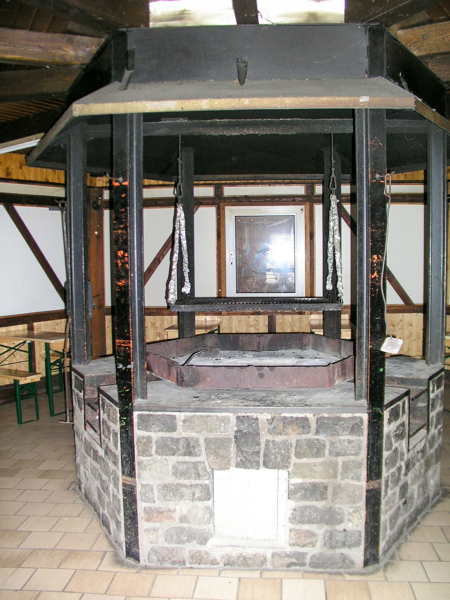 St. Florians-Hütte fest eingebauter Grill