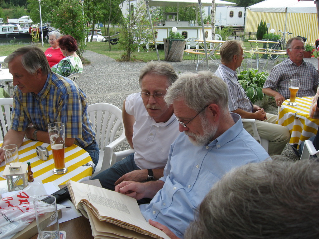 Hansi und Henning scheiben ins Gaestebuch