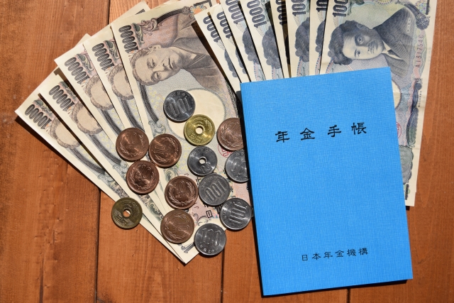 親が認知症に…年金だけで特養に入れる？施設費用の現実と対策