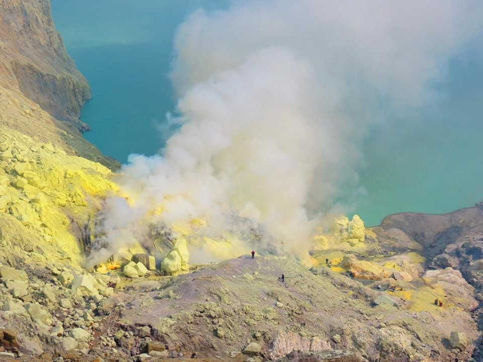 Kawah Tour: Marvel at the most beautiful and surprising craters of Indonesia.