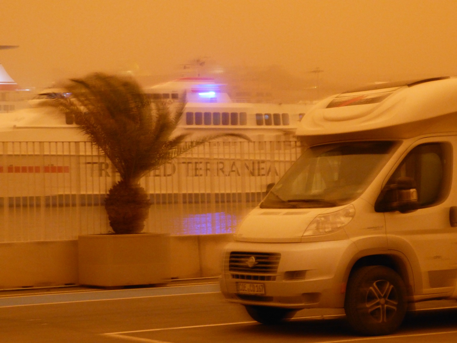 Saharastaub im Hafen von Almeria