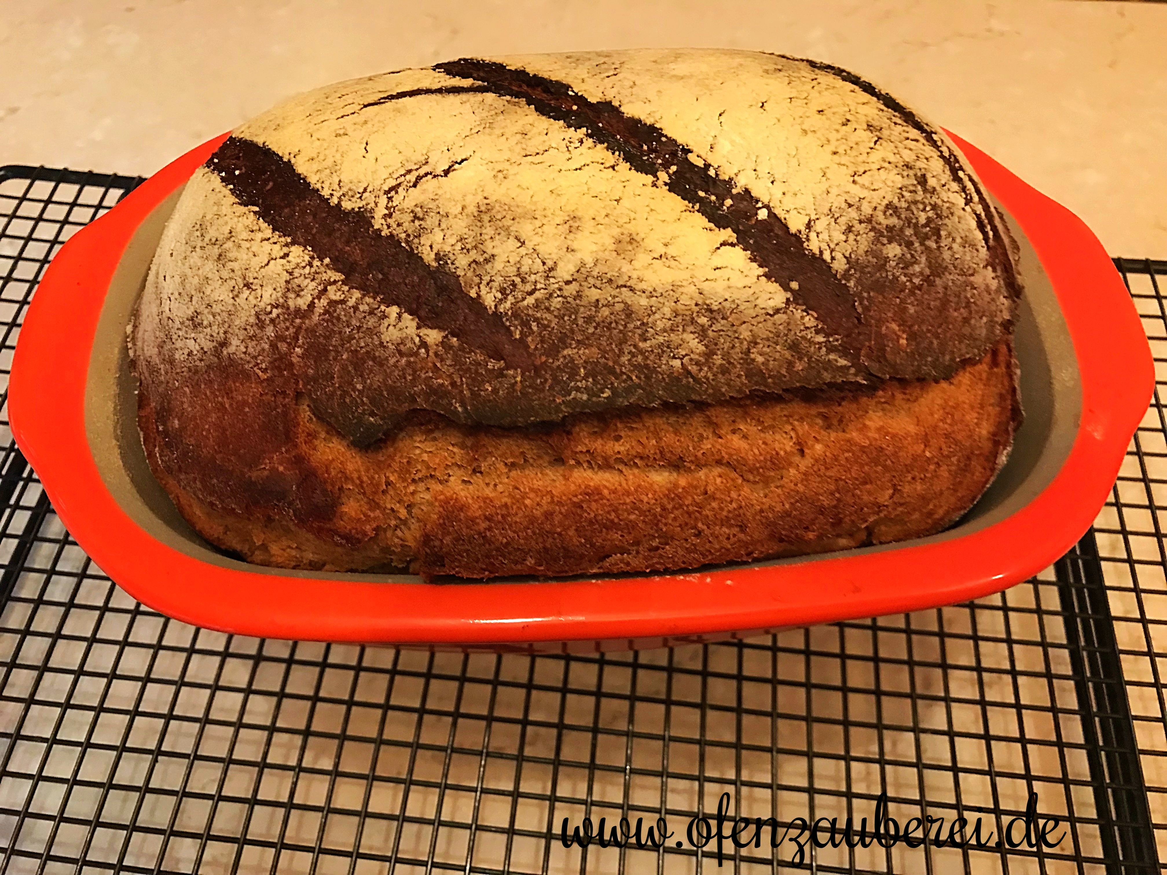 Brot mit Sauerteig in der Brotbackform Zaubermeister oder Ofenmeister von Pampered Chef aus dem Onlineshop