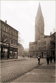 Wanne Nord 1938. zu sehen ist eine Straße und ein Kirchturm.
