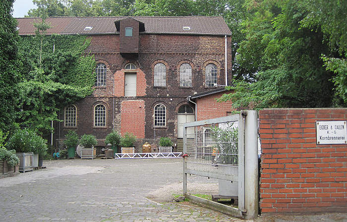 Die Zufahrt zur Kornbrennerei Eicker & Callen im Heitkampsfeld 6, 44562 Herne