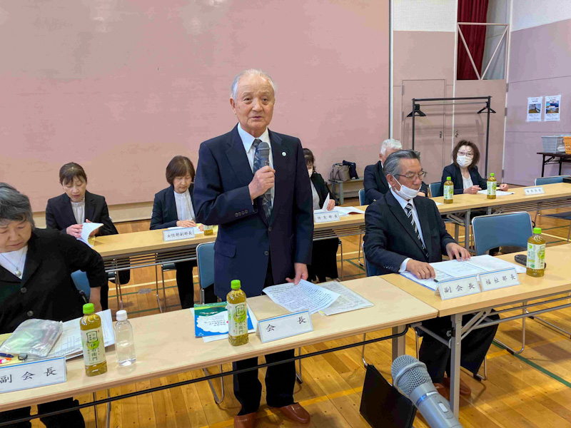 あいさつで「5年後10年後見すえた基本方針を述べる村上剛会長