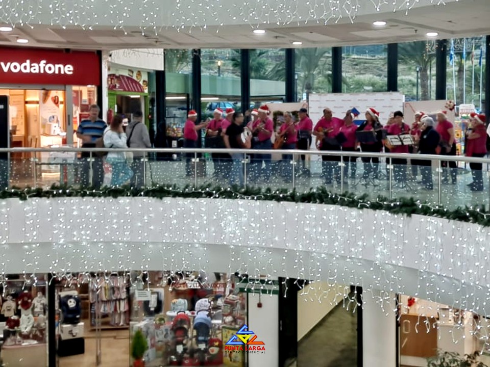 Actuación de la Rondalla Antón Guanche en el Centro Comercial Punta Larga