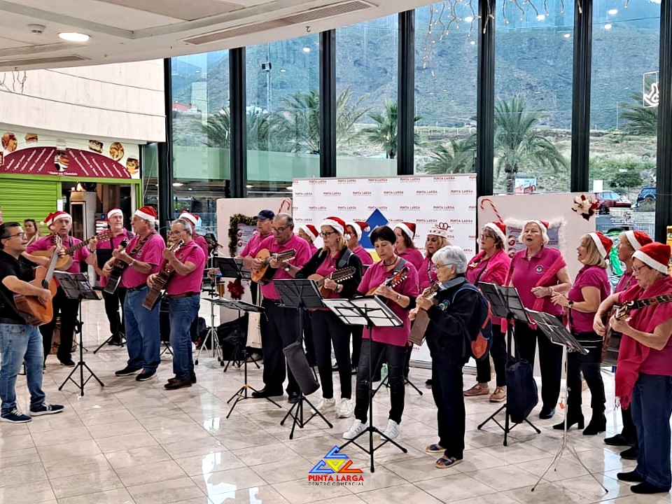 Actuación de la Rondalla Antón Guanche en el Centro Comercial Punta Larga