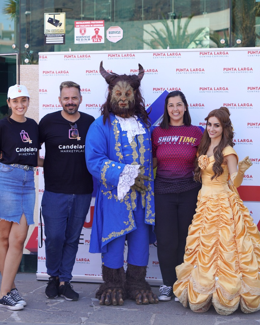 Visita de Bella y Bestia al Centro Comercial Punta Larga