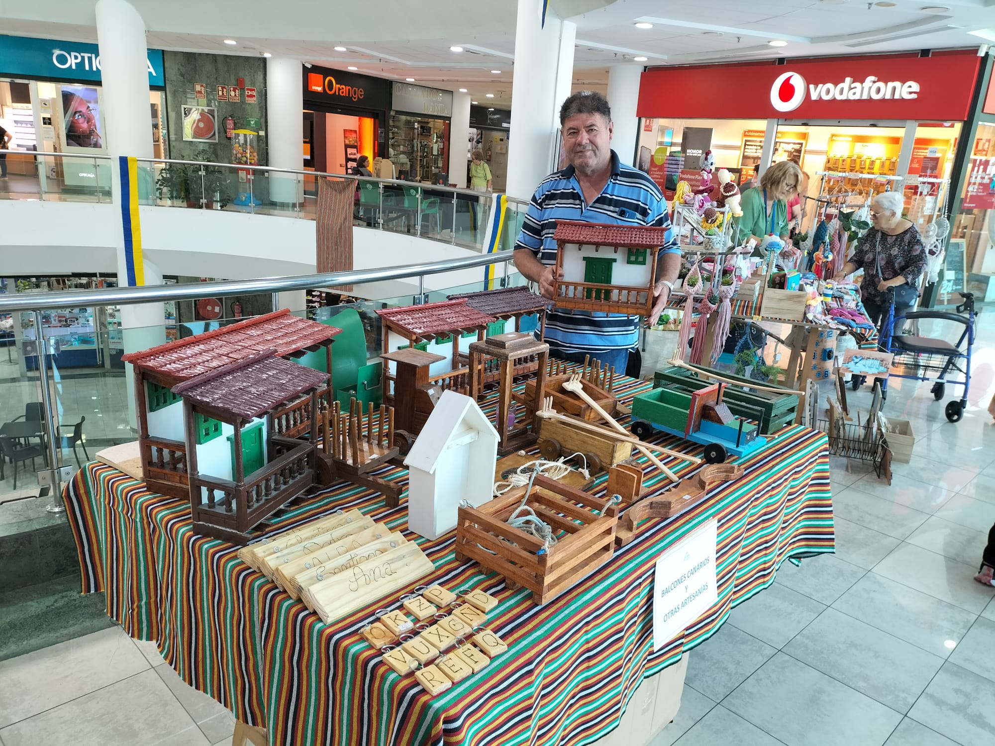 Artesanos locales en Candelaria - Muestra de Artesanía 2024 del CC Punta Larga