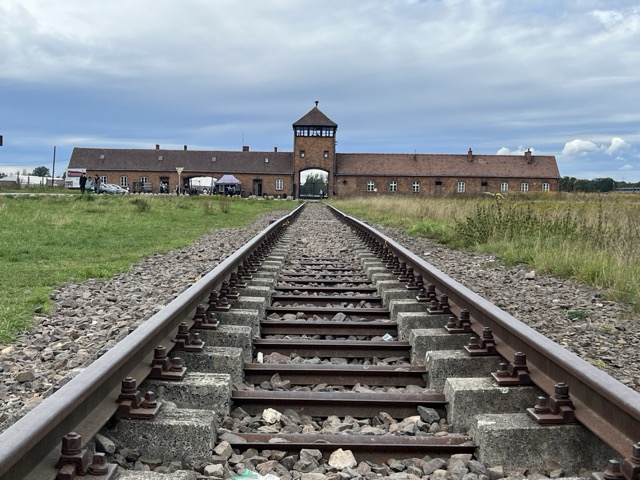 #1004 Polen - Es klopft um 9 Uhr! Ohne Ticket nach Auschwitz Birkenau II