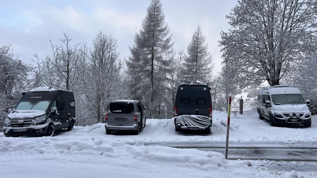 #1091 Schweiz - Neuschnee in Fanas, Stellplatzleben