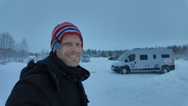 #1061 Finnland - Kleiner Laden und hoher Berg