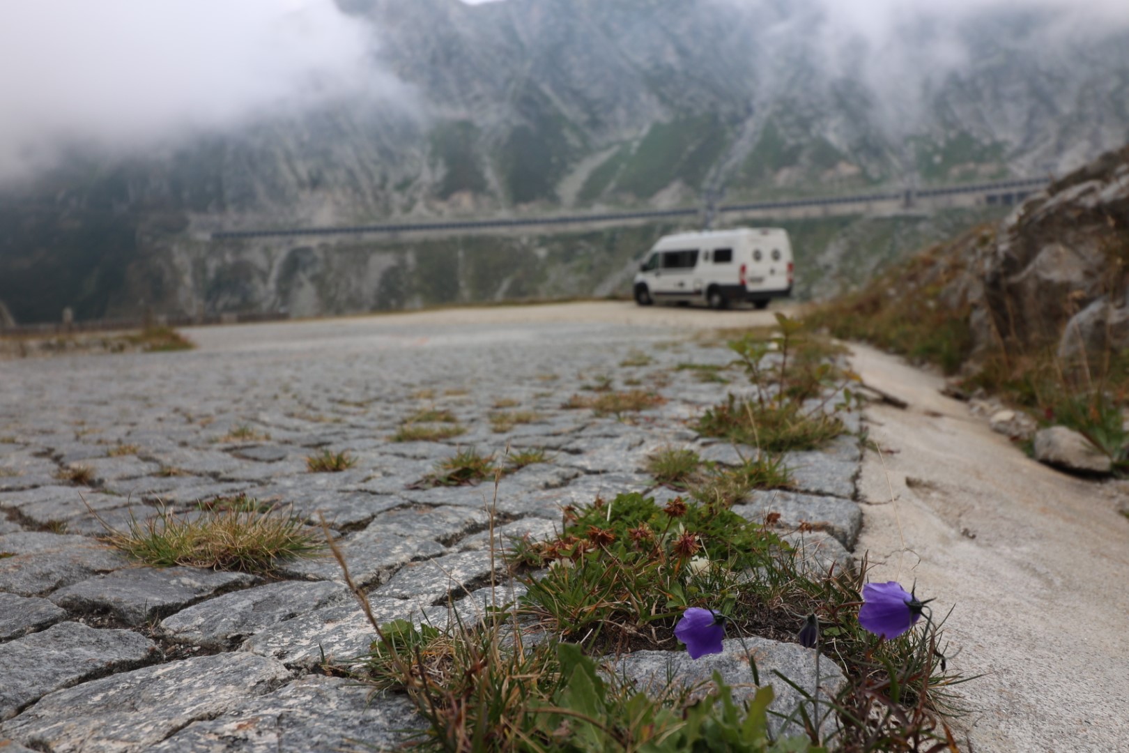 #294 - Tremola, Tessin - Nebel, Internet und eine offene Rechnung