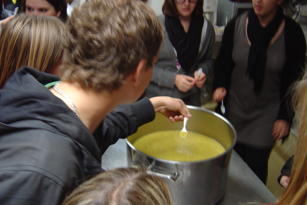 Atelier confiture avec des élèves de lycée