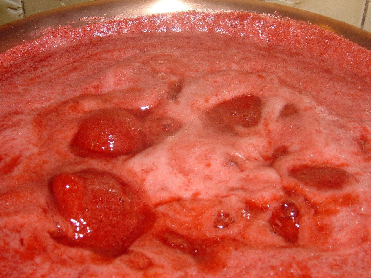 Cuisson de confiture de cornouilles