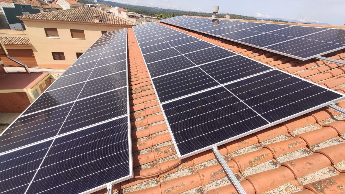 Autoconsumo Compartido Fotovoltaico 25kW en Colegio Público. Cálig (Castellón)