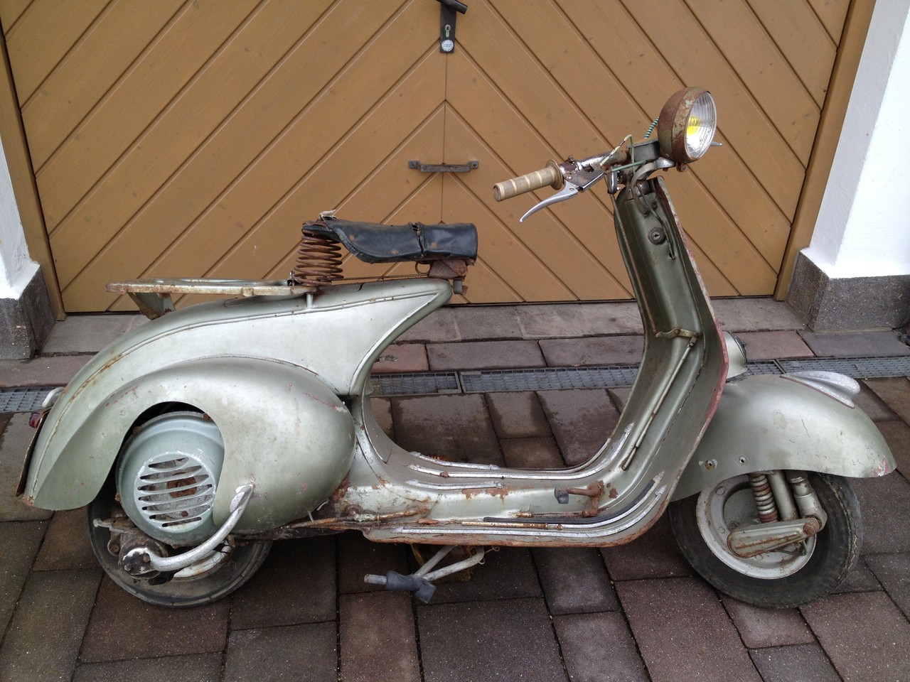 Allstate Motor Club >> Die Roller unserer Clubmitglieder - Alpenschalter Vespa ... Allstate Motor Club >> Die Roller unserer Clubmitglieder - Alpenschalter Vespa ...