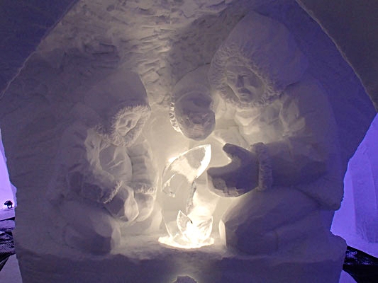 Scène de pêche Inuit - Sculpture sur neige - Village Igloo les Arcs - Manon Cherpe