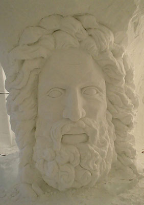 Zeus - sculpture sur neige - Grotte de neige des Arcs - Manon Cherpe