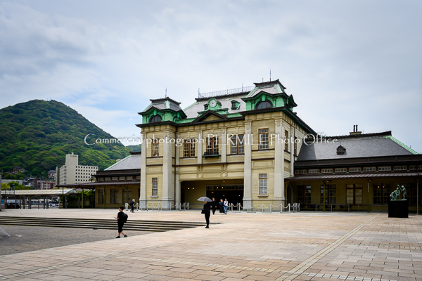 建築写真家林政司が撮影した九州のJR門司港駅の写真です。鹿児島本線。