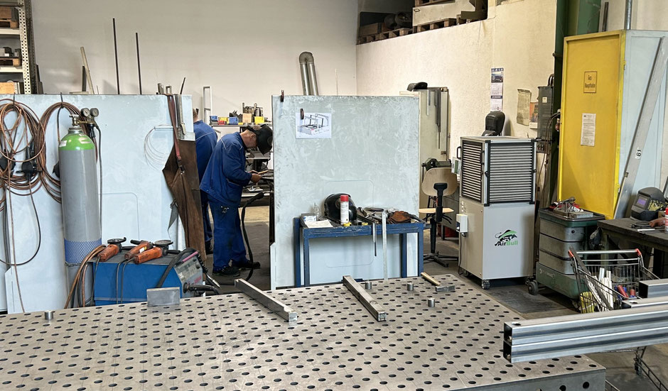 AirBull® TOWER Hallenabsaugung – Mobiler Einsatz in Industrie und Metallverarbeitung
