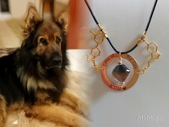 joya-artistica-con-pelo-animal-mi-miga-collar-cuero-oro-gold-filled-plata-chapada-perla-cristal-charms-adrenalina-serotonina-perro-kun 