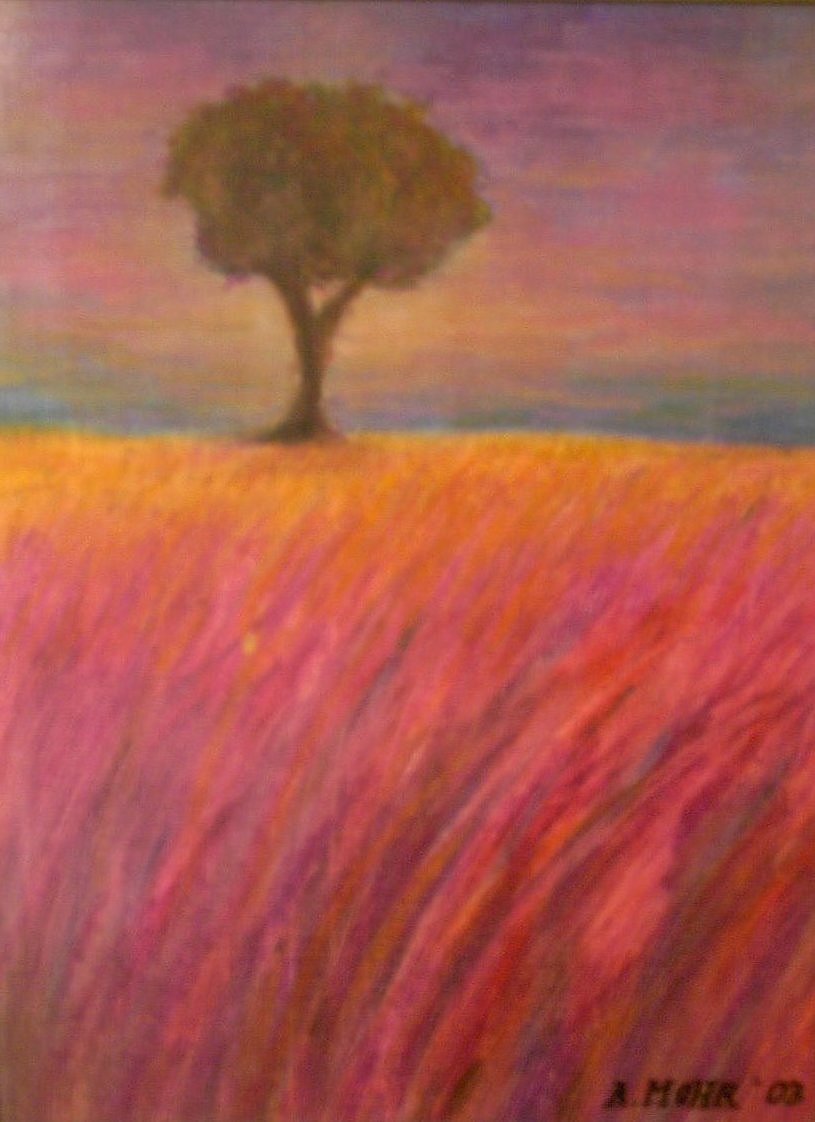 Zeitgenössische Malerei von Alexandra Mohr: Pastellkreide auf Malpappe. Das Bild zeigt eine Heide, die im leuchtenden rot/lila vorne beginnt, nach hinten im Bild ein einzelner Baum, der sich deutlich vom Himmel in der Abendstimmung und Heide abhebt.