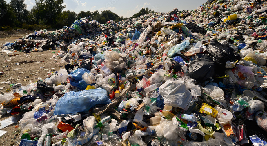 Dauerdemo oder nur ein Müllhaufen in bester Innenstadtlage? „Pimmelgate“ verdeutlicht das Dilemma rund um das Augsburger „Klimacamp“. (Foto: Adobe Stock)
