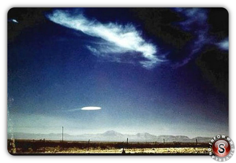 Foto scattata il 16 Ottobre 1957, vicino alla base dell'aeronautica militare Holloman New Mexico USA