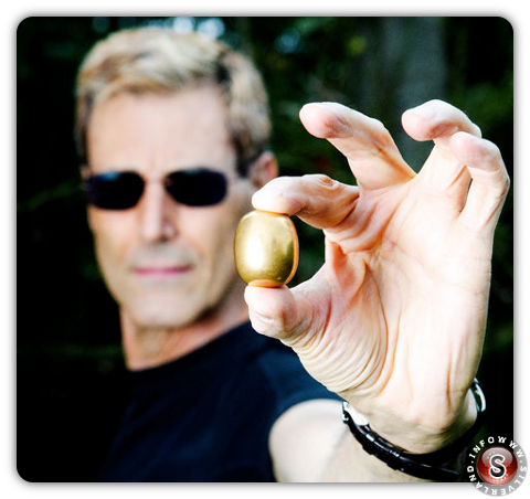 Uri Geller with the egg given by John Lennon