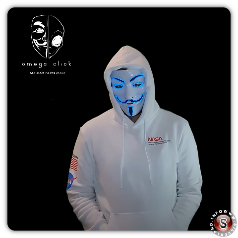 Omega Click durante uno dei tanti video da lui creati