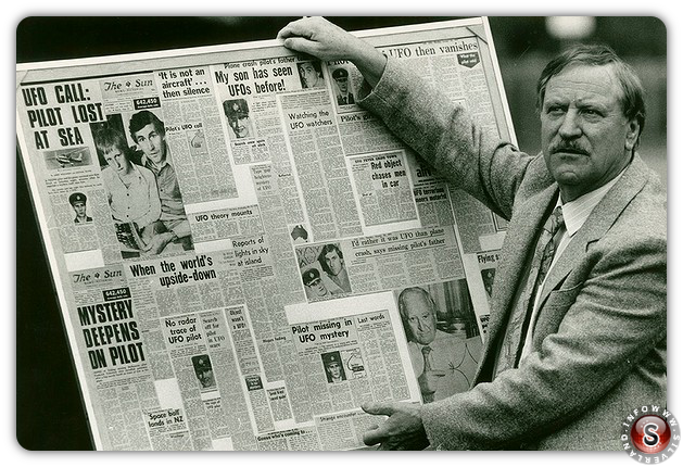 L'esperto di UFO australiano  Colin Norris fotografato nel 1987.