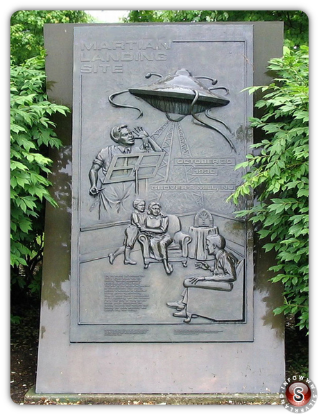 Fotografia del monumento nel presunto sito di atterraggio dell'invasione marziana del 1938 a Grovers Mill, New Jersey. (Fonte immagine: Wikipedia)