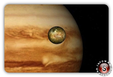 Satellite Europa che orbita intorno a Giove