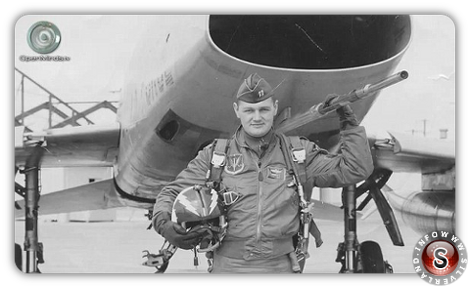 Richard French è un ex tenente colonnello dell'Air Force statunitense 