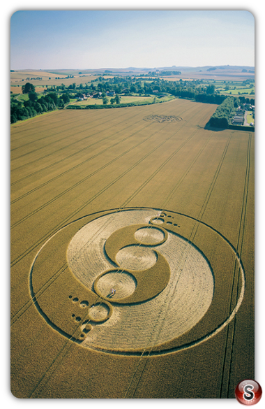 Crop circles - Avebury Stone Circle Wiltshire 2002